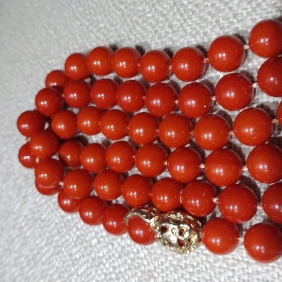 VINTAGE 50"+ 8mm Burnt Orange Lucite Bead Infinity Necklace w Gold Tone Detail - Picture 7 of 8